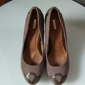 Milano Valenciaa Suede Pump